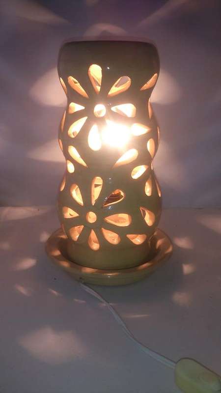 A STUNNING CERAMIC LAMP