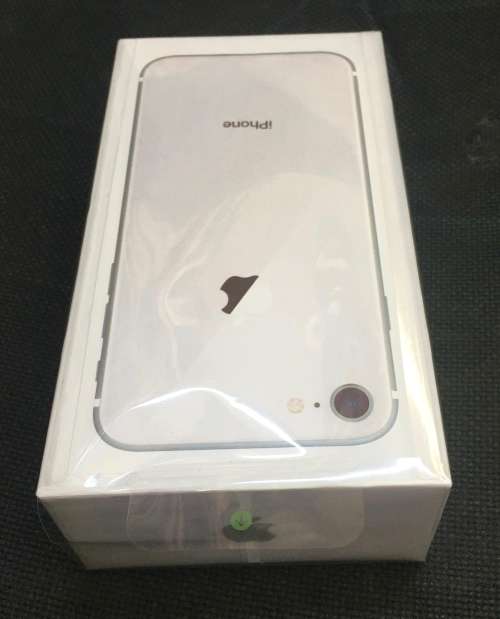 IPHONE 8 III 64GB III Silver III  BRAND NEW ( SEALED BOX )