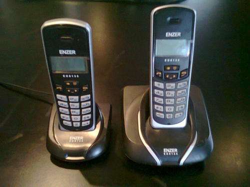 2 CORDLESS PHONE VERY CLASSY