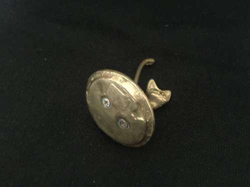Brass cat ring holder
