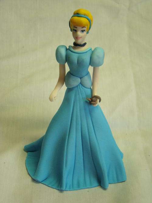 Edible Cinderella lookalike cake decoration