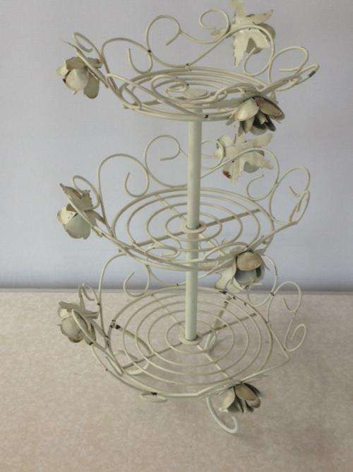 Lovely cupcake stand with rose detail
