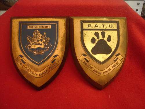 BSAPOLICE PATU AND RESERVE PLAQUES