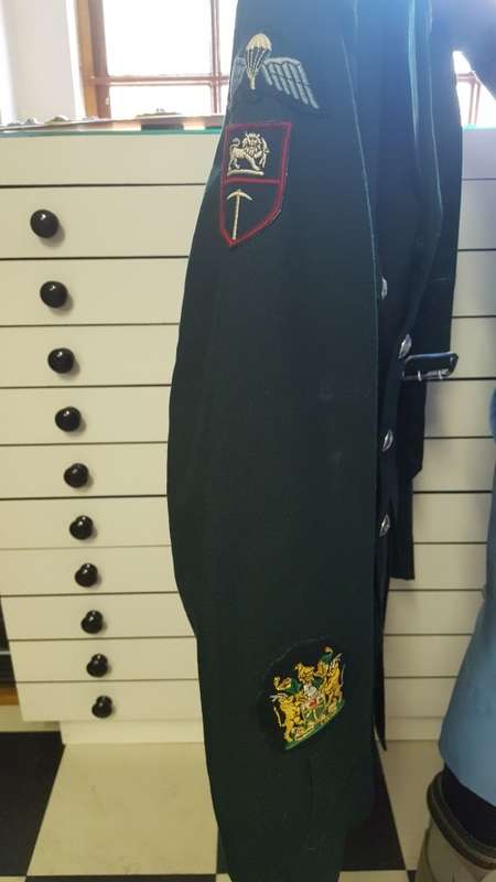 RHODESIA. SELOUS SCOUTS GREENS BELONGING TO REGIMENTAL SERGEANT MAJOR