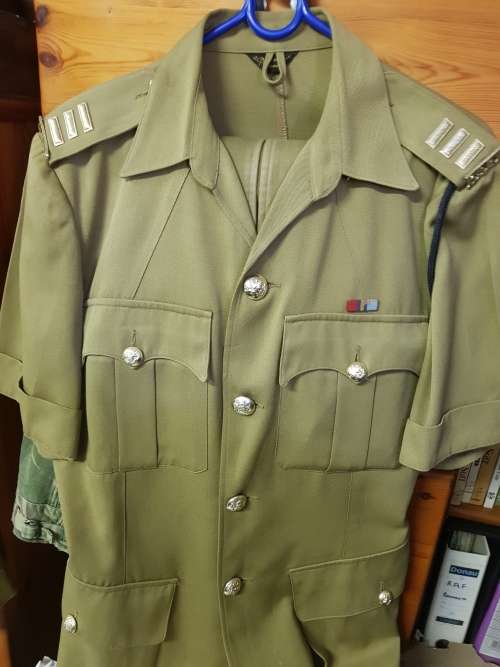 RHODESIA; BSAPOLICE SUMMER UNIFORM COMPLETE SECTION OFFICER WITH RGSM