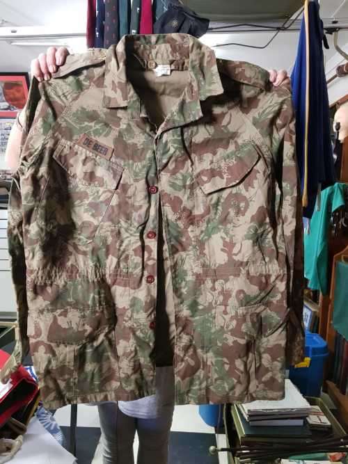 SSOUTH AFRICAN POLICE CAMO JACKET OLD OUTDATED TYPE  SIZE LARGE ARMPIT TO ARMPIT 640MM