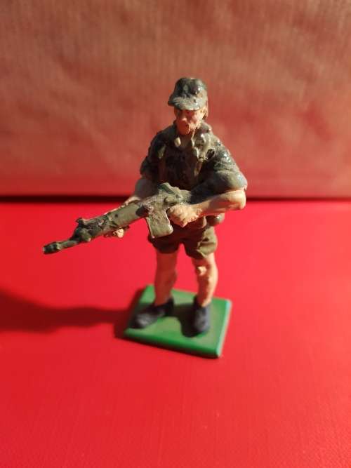 RHODESIA, BSAP PATU/ RLI/ARMY MEN (THREE) LEAD FIGURINES