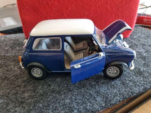 MINI COOPER MODEL  NO SCALE NEAR 1/16 NO BOX BLUE/WHITE