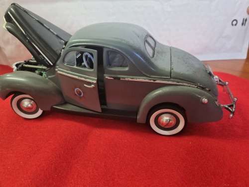 UNIVERSAL MODELS 1/18 SCALE 1940 FORD POLICE CAR NO BOX