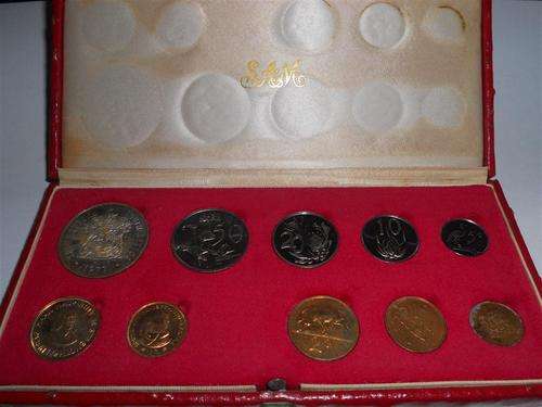 1977 Long proof set of 10 coins (inc. 2 gold coins)