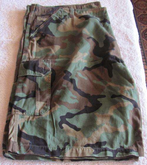 Jonsson Workwear Mens Cammo Multi Pocket Shorts Size 50. RSA postage included)