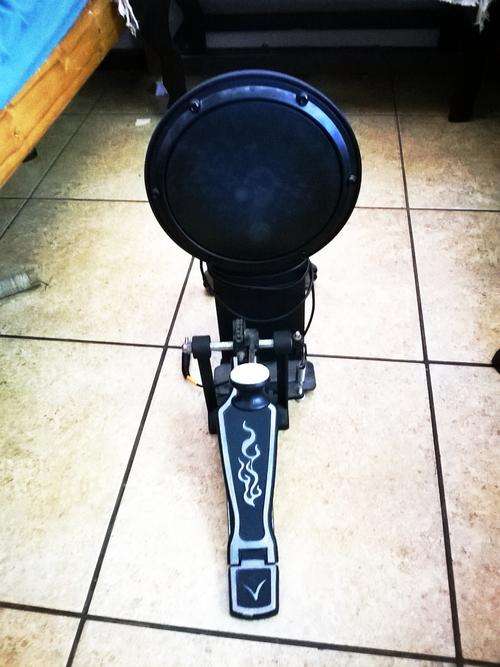 ELECTRONIC KICK DRUM AND PEDAL