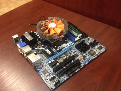 AS NEW!! AMD MAINBOARD + CPU + RAM BUNDLE!