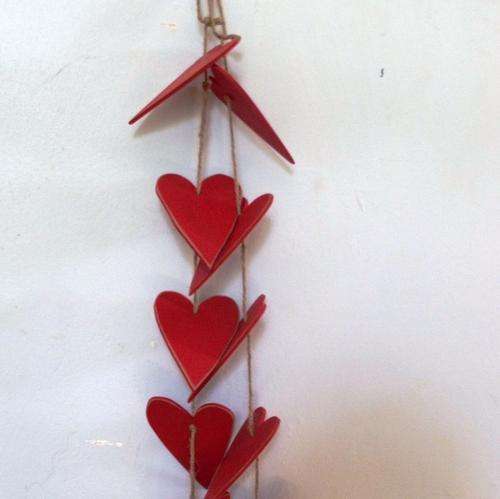 String of 6 painted hearts! Great wall decor or to hang on a door handle...