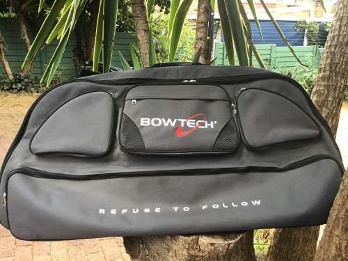 BOWTECH DESTROYER 340 WITH BAGN 10 NEW ARROWS PLUS NEW MECHANICAL TIPS PLUS TRIGGER