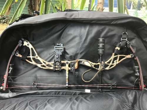 BOWTECH DESTROYER 340 WITH BAGN 10 NEW ARROWS PLUS NEW MECHANICAL TIPS PLUS TRIGGER