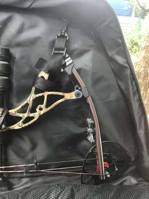 BOWTECH DESTROYER 340 WITH BAGN 10 NEW ARROWS PLUS NEW MECHANICAL TIPS PLUS TRIGGER