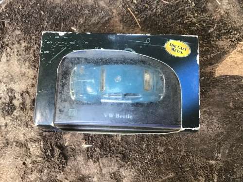 V W BEETLE , CARARAMA SCALE 1:72