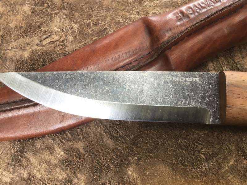 CONDOR INDIGENOUS PUUKKO KNIFE 3,9 1095 CARBON STEEL BLADE, WALNUT HANDLE, WELTED LEATHER SHEATH CT