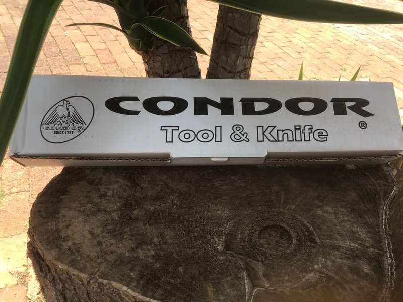 CONDOR KUMUNGA CAMP KNIFE 10-1/4 BLACK CARBON STEEL BLADE, POLYPROPYLENE HANDLE, LEATHER SHEATH