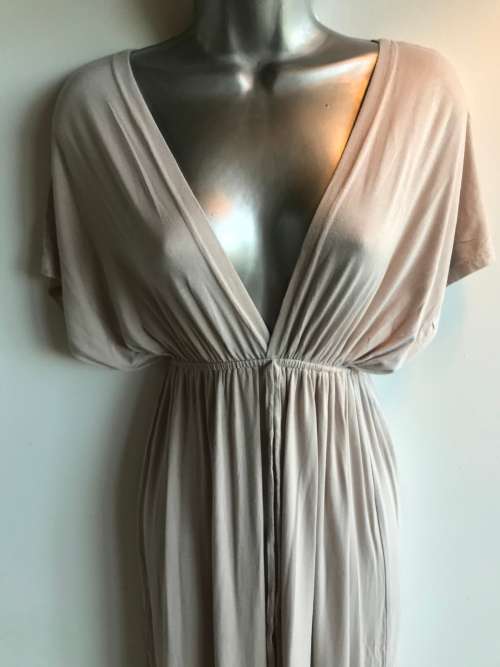 Suits size 10 / 34 cleavage dress, full length, has stretch, sexy. Maxi dress