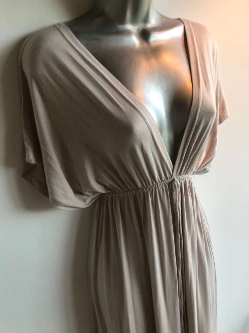 Suits size 10 / 34 cleavage dress, full length, has stretch, sexy. Maxi dress