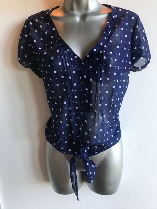 10 - 12 / 34 - 36 pretty blue floaty top