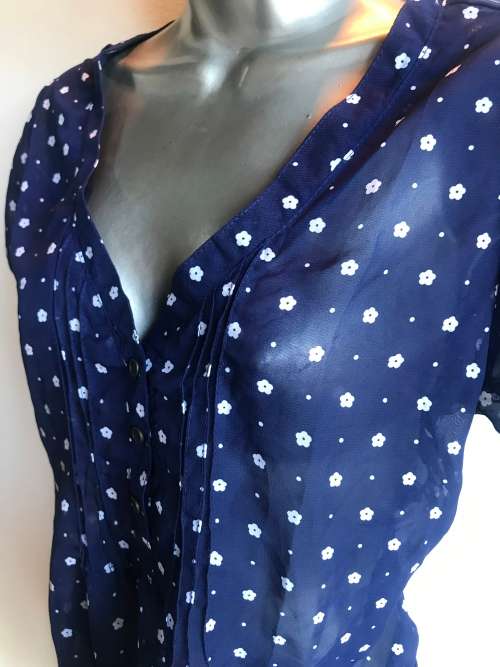 10 - 12 / 34 - 36 pretty blue floaty top