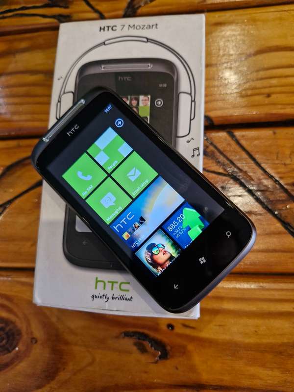 2x Classic HTC Touch Screen phones *Working*