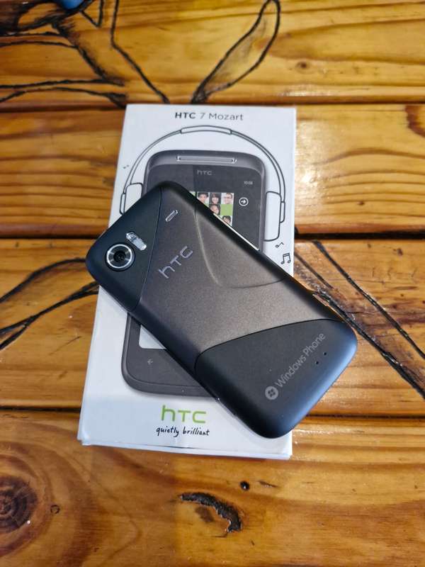 2x Classic HTC Touch Screen phones *Working*