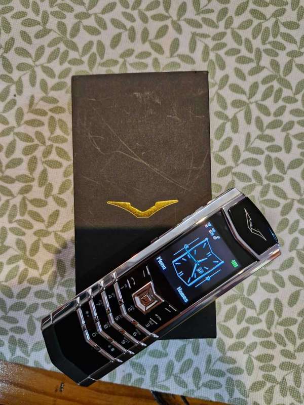 Vertu Signature Black and Silver Copy/Replica *Not Original*