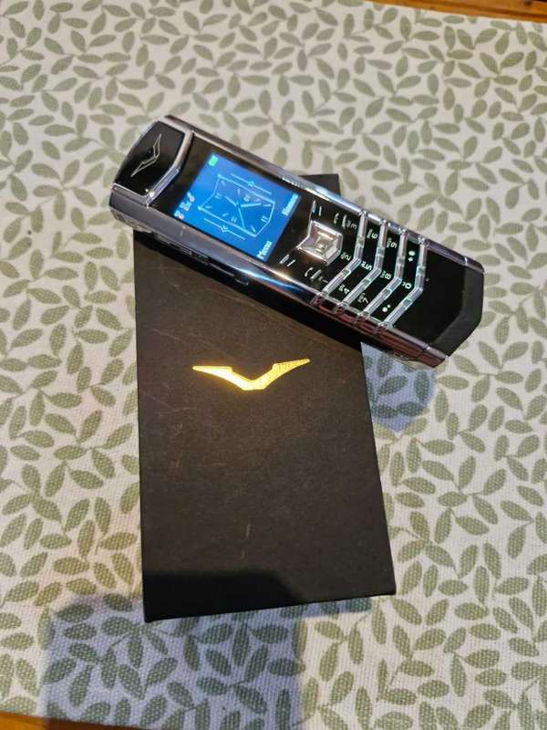 Vertu Signature Black and Silver Copy/Replica *Not Original*