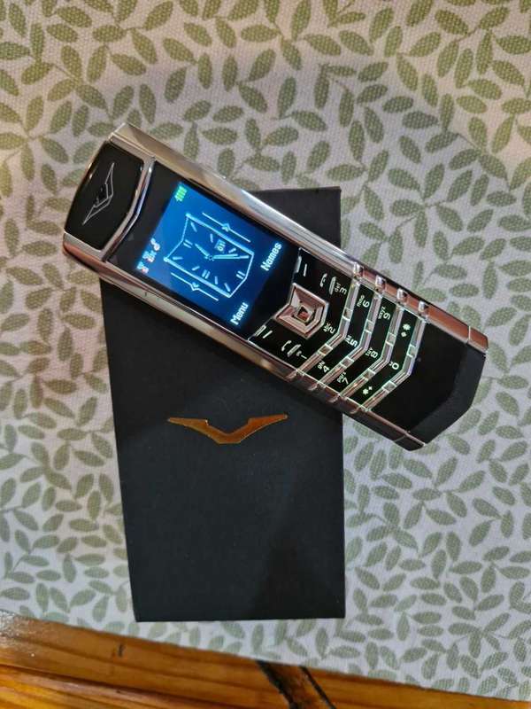 Vertu Signature Black and Silver Copy/Replica *Not Original*
