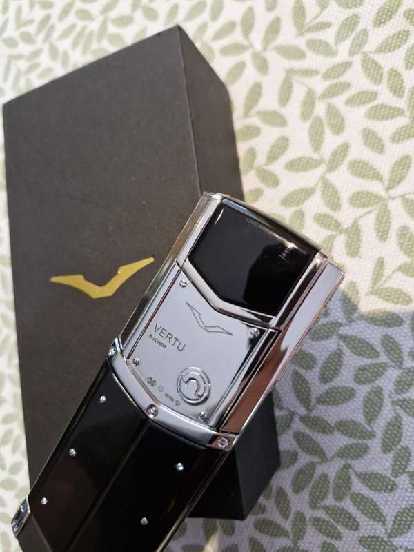 Vertu Signature Black and Silver Copy/Replica *Not Original*
