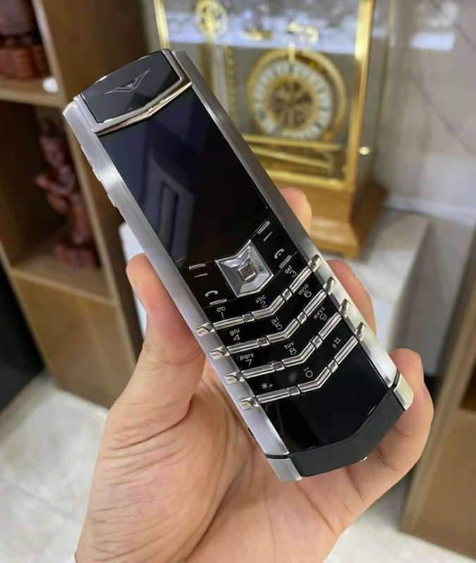 Vertu Signature Black and Silver Copy/Replica *Not Original*