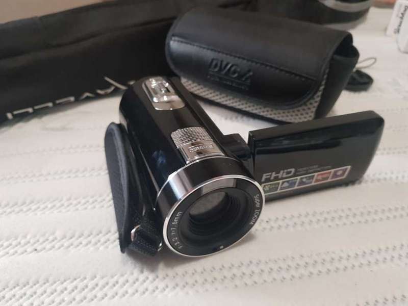 Digital Camera with tripod