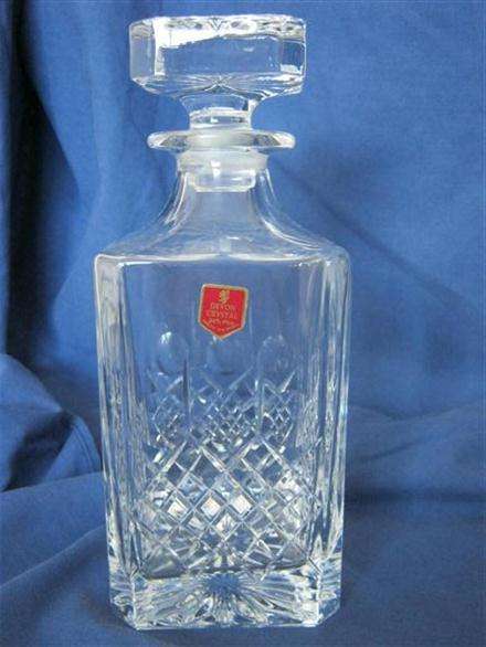 DEVON  CRYSTAL DECANTER...22.50cm HIGH