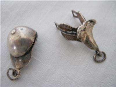 VINTAGE STERLING SILVER BRACELET CHARMS...A SADDLE AND A RIDING HAT
