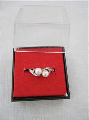 LADIES TWO PEARLS SET IN 18ct WHITE GOLD RING