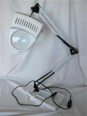 MAGNIFYING GLASS LAMP..ILLUMINA MODEL IDSL2034WT