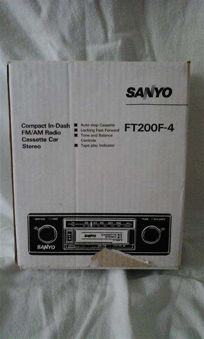 SANYO ( FT 200 F4) FM/AM CAR RADIO & CASSETTE (STEREO)