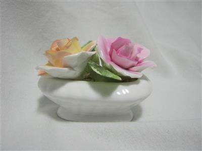 PORCELAIN VASE OF TWO ROSES by ARISTOCRAT CHINA OF ENGLAND..7.50cm LONG x 5.50cm HIGH...