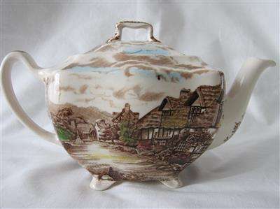 JOHNSON BROS-OLDE ENGLISH COUNTRY SIDE.. VINTAGE TEA POT...2-3 CUP...