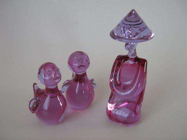 MURANO GLASS TRIO.. TWO BIRDS AND A KNEELING MANDARIN