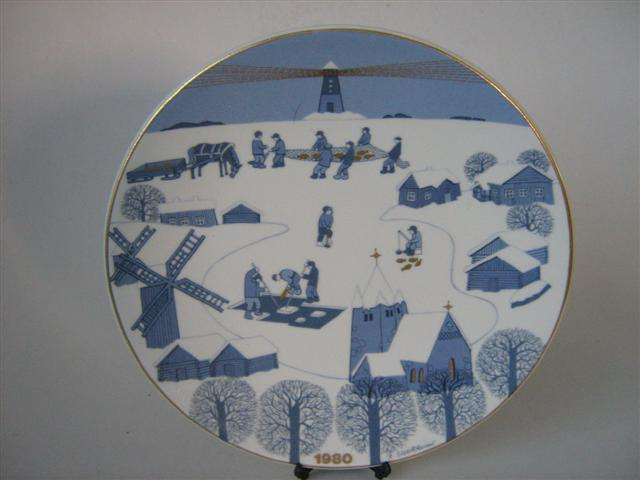 CHRISTMAS PLATE by the ARABIA FACTORY IN FINLAND SIGNED BY R.USSIKKINON..DESIGNER/ARTIST