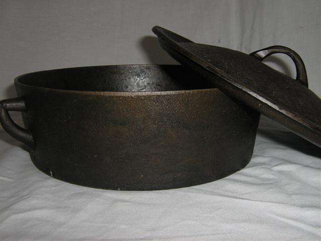 FALKIRK ( SIZE 3 ) FLAT BOTTOM CIRCULAR CAST IRON POT..