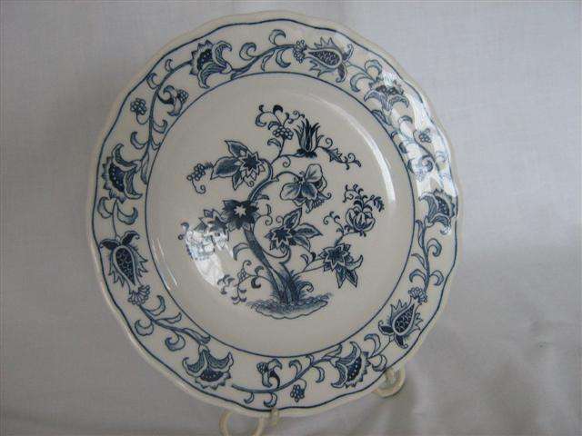 SMALL PLATE IN THE "MING TREE" PATTERN by THE DOUBLE PHOENIX FACTORY IN JAPAN
