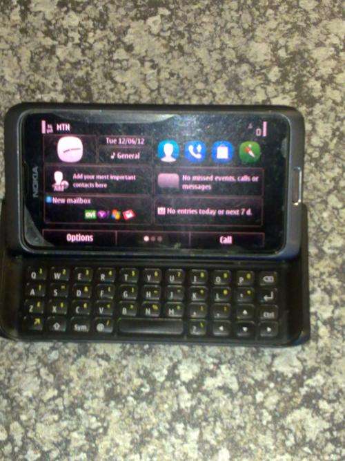 NOKIA E7---
