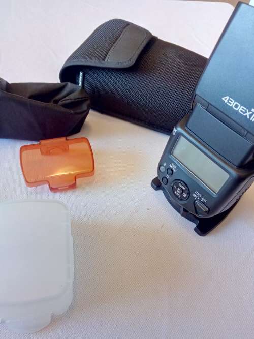 Canon Speedlite 430EX III WITH Softbox