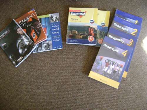 Schoolbooks differents subjects 23x in total. Bid per book.